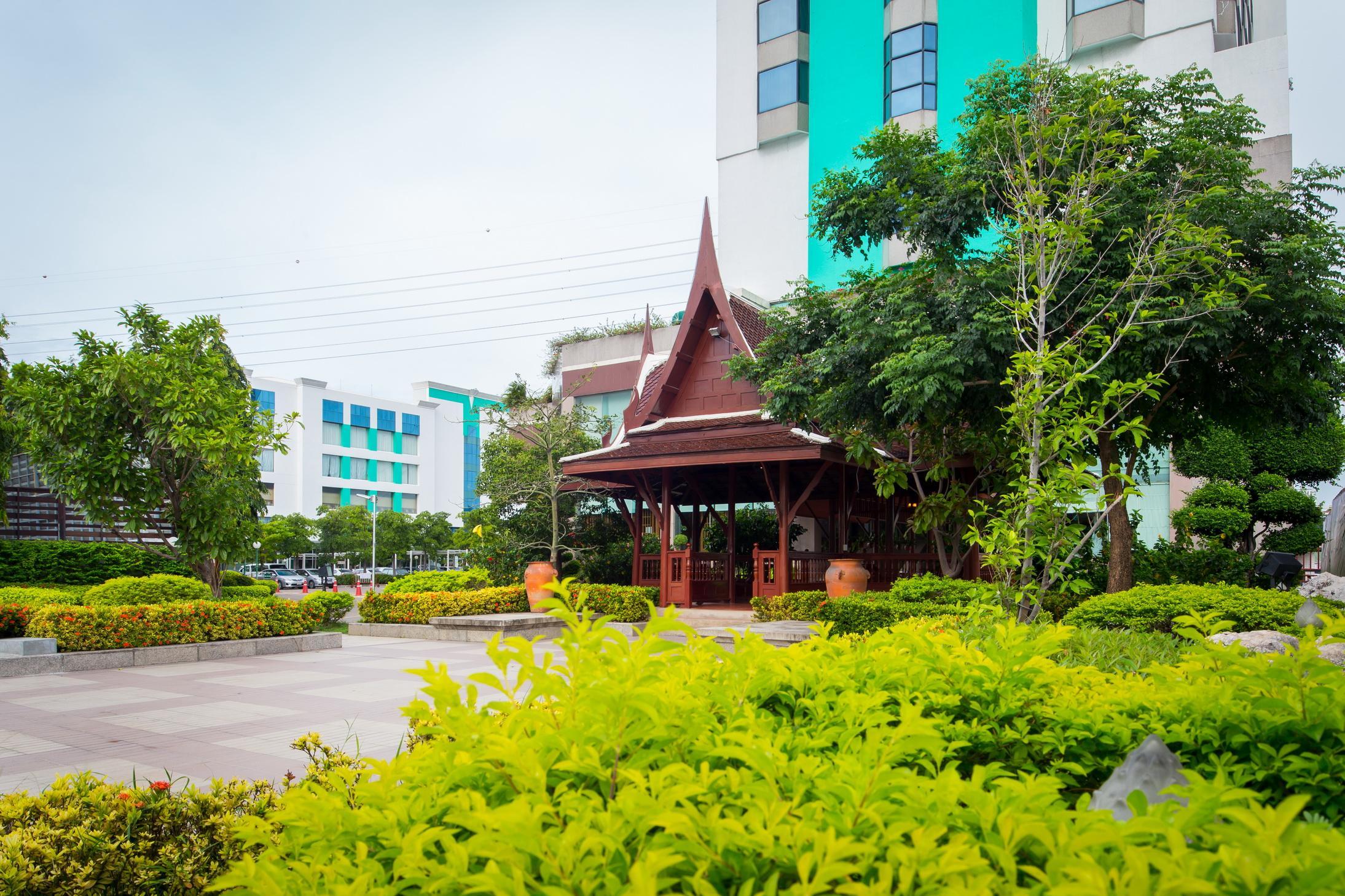 Ramada By Wyndham Bangkok Chaophya Park Hotel Eksteriør billede